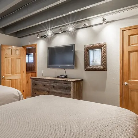 Updated 5 Bedroom 3 Bathroom Townhome Slopeside At 1849 Condos 671 Sleeps 10